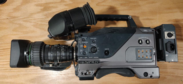 Panasonic AG-DVC200 camcorder