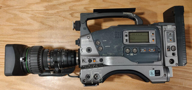 JVC GY-DV550 camcorder