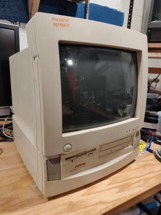 Compaq CDS 524 3/4 view